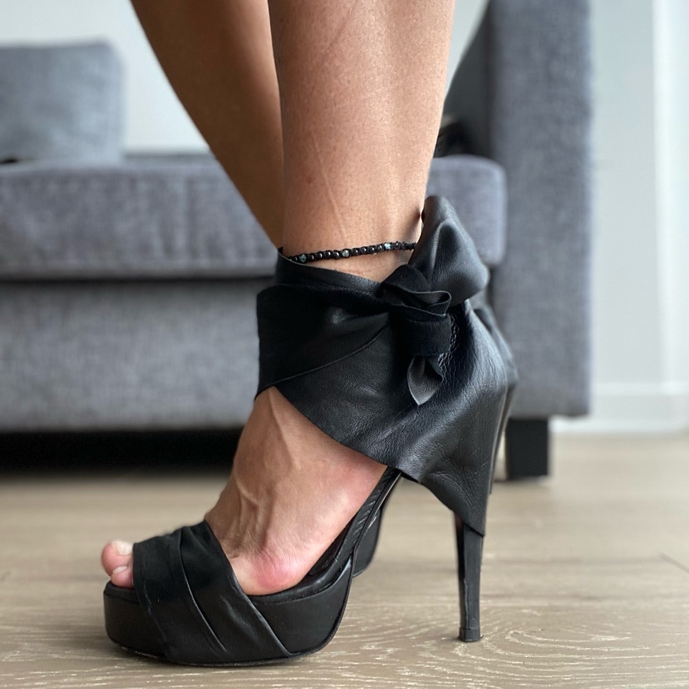 Vera Wang Designer Shoes, size 9